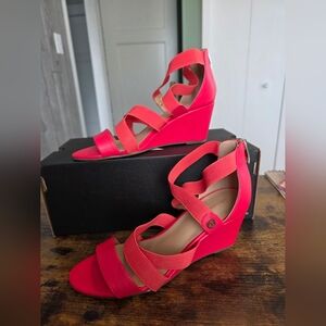 Beautiful Deep Coral Liz Claiborne Wedge Sandals Stretch